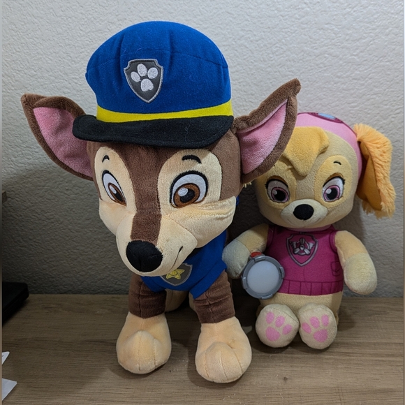 Paw Patrol Snuggle Up Skye Plush Flashlight Talking Stuffed Animal 14" & Chase - Picture 3 of 8